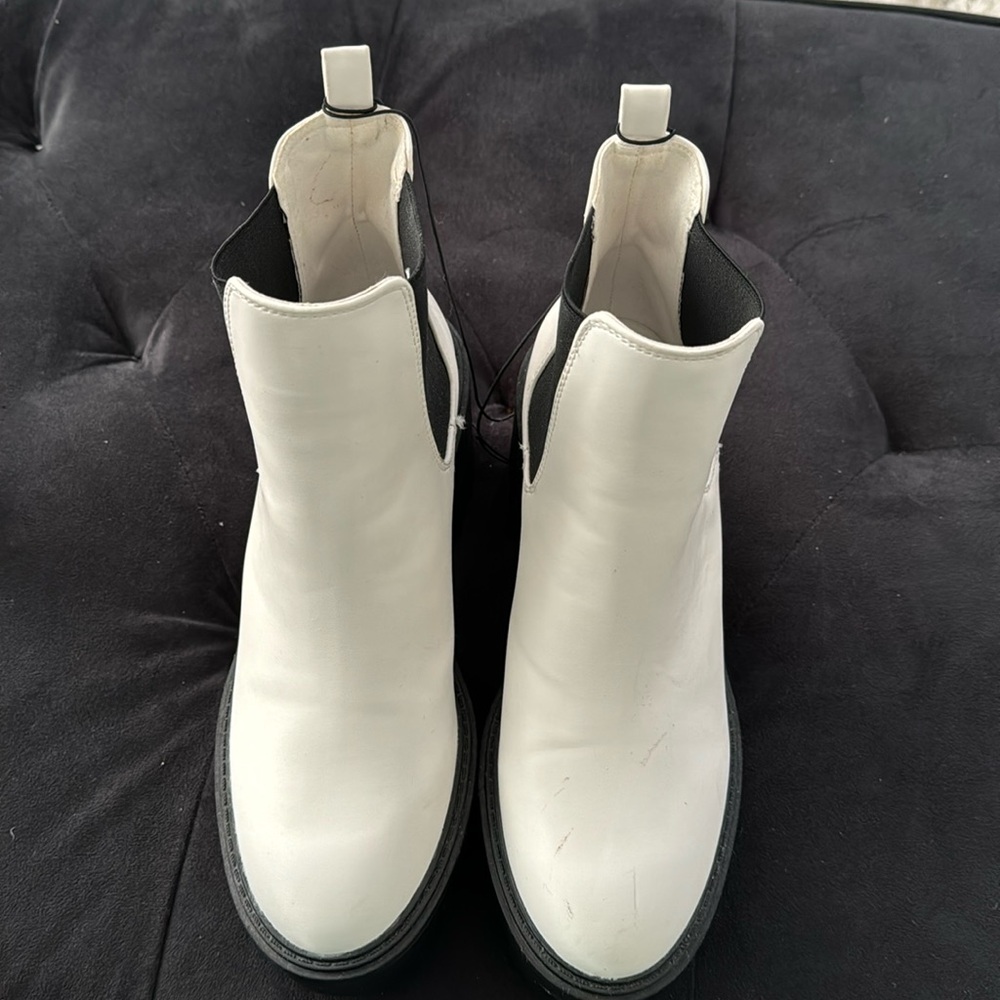 Brand New Chelsea boots